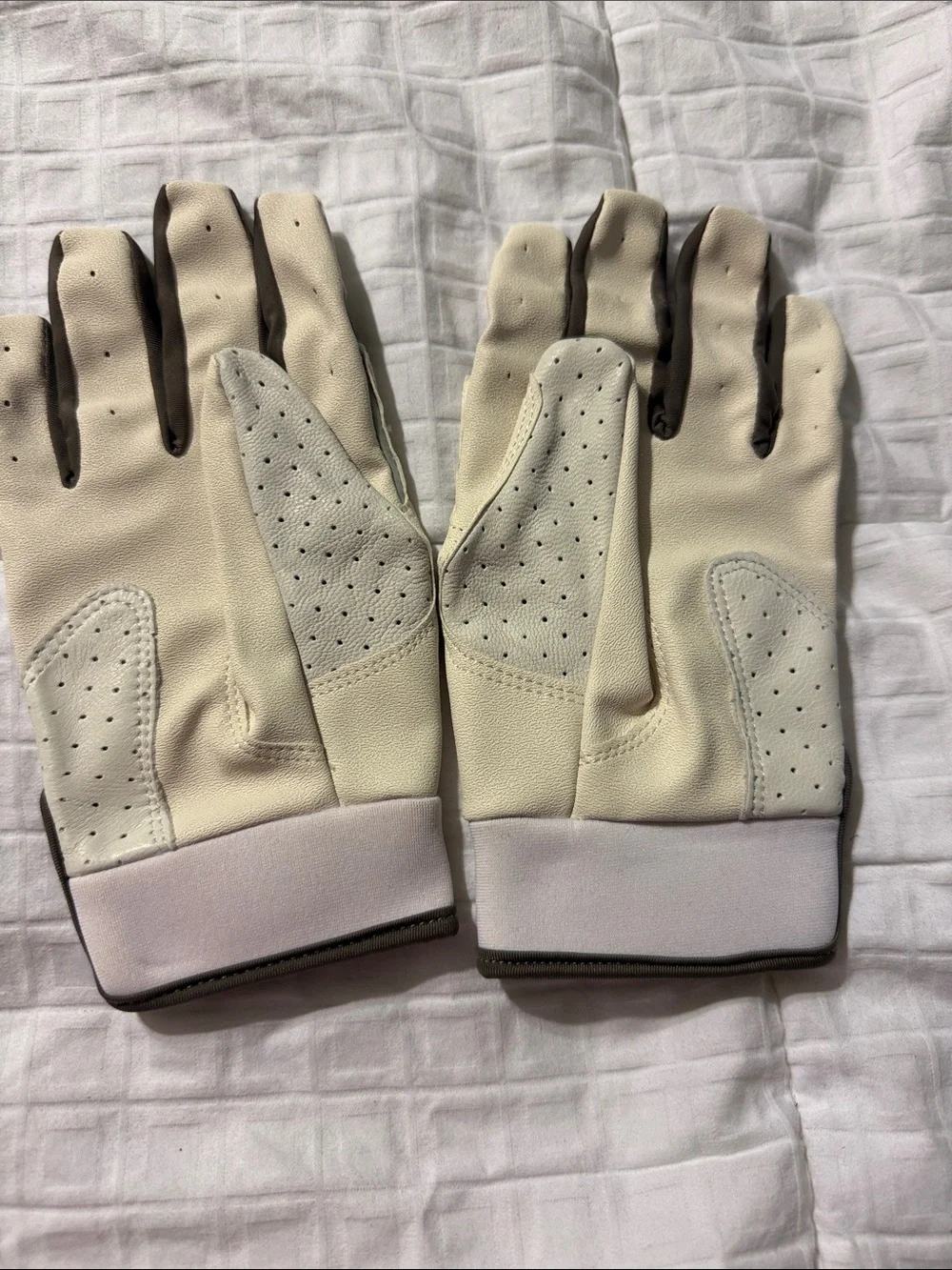 Lightweight Women's Work Gloves in Gray and Cream with Logo